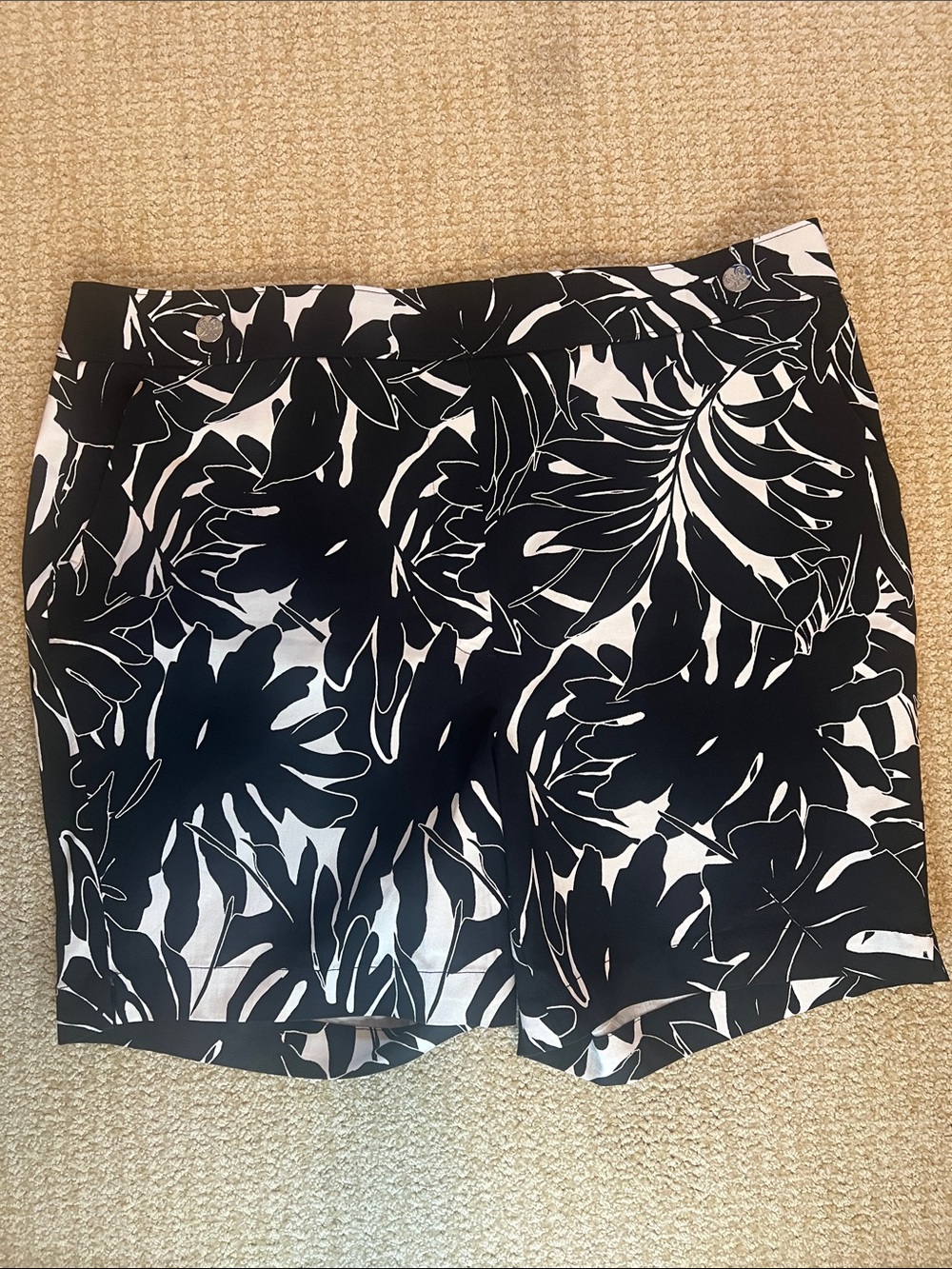 Rafaella Black and White Leaf-Print Skort